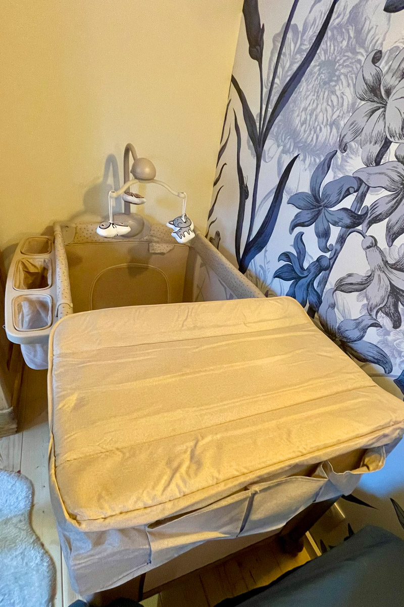 Photo du lit bébé du gîte « À toi l'Aviateur ! », disponible gratuitement sur demande lors de votre réservation à Wattwiller - photo Nathalie Arnold